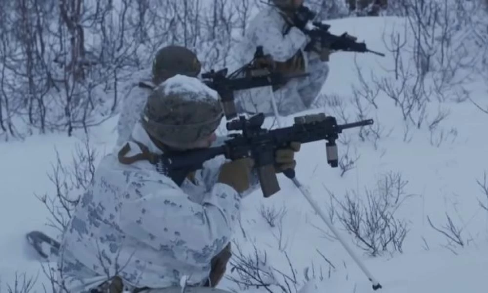 Το Σώμα Πεζοναυτών των ΗΠΑ... σκορπά τον τρόμο μια ανάσα από τη Ρωσία (βίντεο)